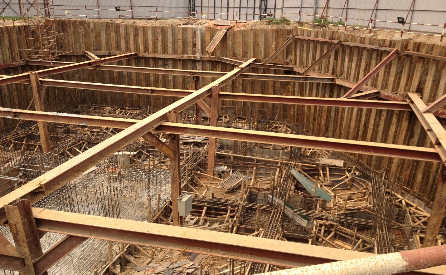 ÉP CỪ LARSEN BẰNG BÚA RUNG